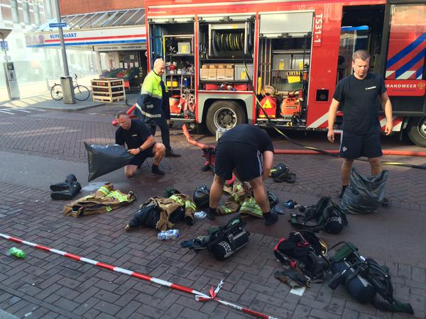 10. Juli 2015 - Schwarz-Weiss-Trennung nach Innenangriff - Brandweer Rotterdam (NL), Foto: Sander Boer (https://twitter.com/POL_Boer)